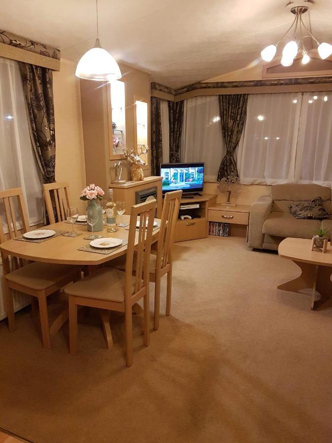 Caravan For Rent At Tattershall Holiday Park Exterior photo
